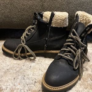 Universal Threads boots